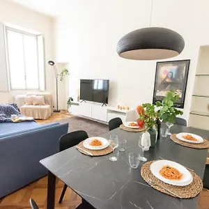 Apartamento Luxury Near Duomo Italia 38, Milán